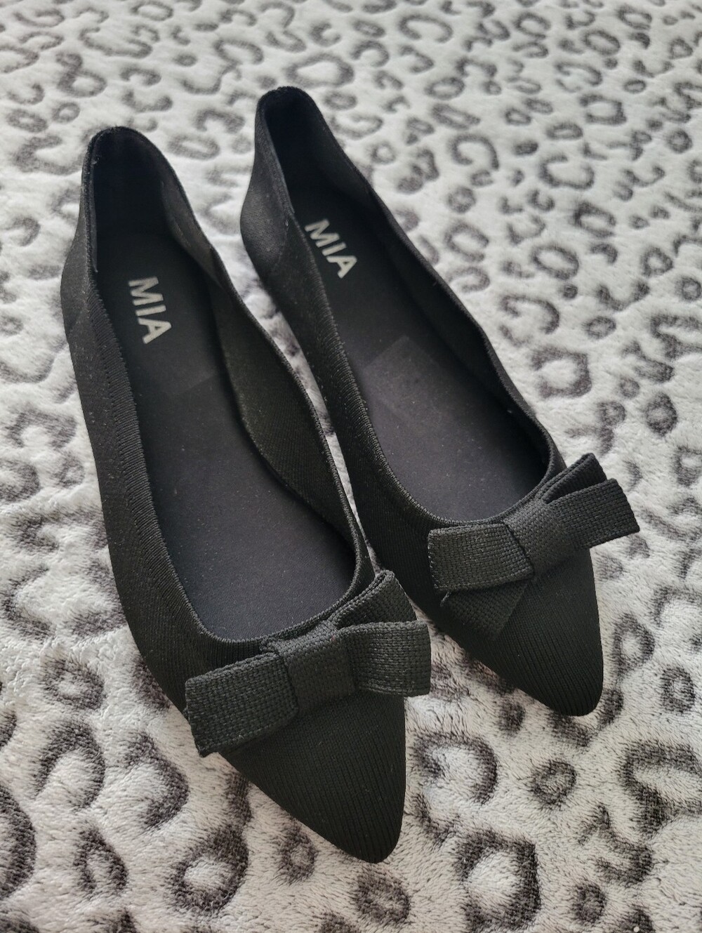 MIA Sizw 8, Narrow fit black flats